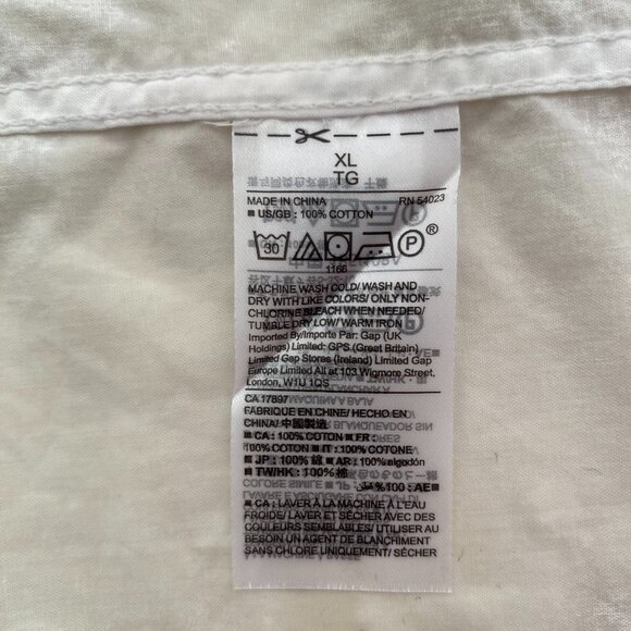 Gap Men's Standard Fit Classic Button Down Shirt - Picture 6 of 6